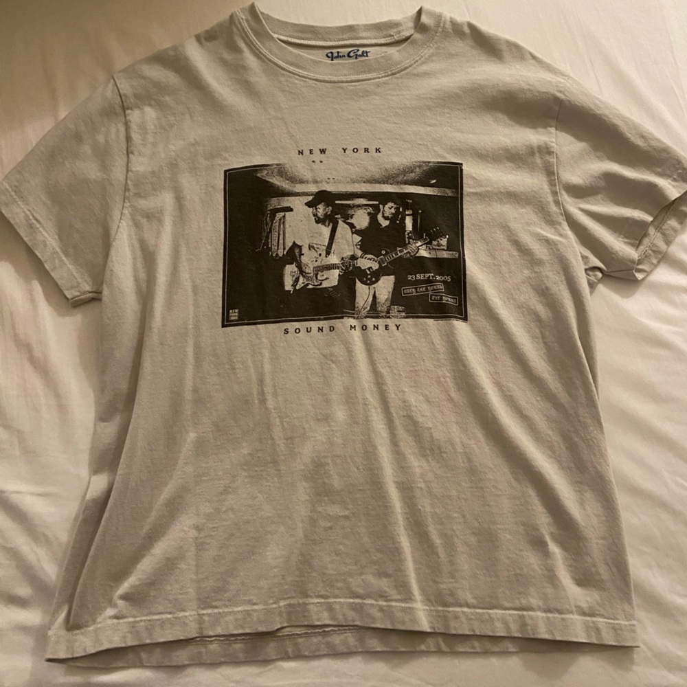 Brandy Melville graphic tee